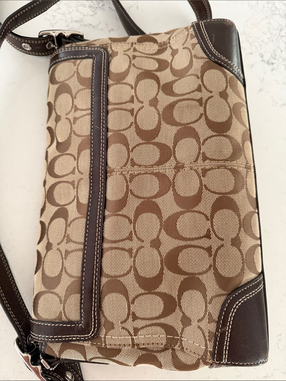 Vintage Coach Y2K Hampton Monogram Signature Canvas Crossbody Bag in beige/Brown - Picture 3 of 9